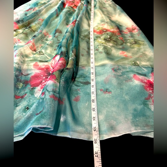 Filmy Floral Green Maxi Skirt fully lined and ready to party - Picture 7 of 8